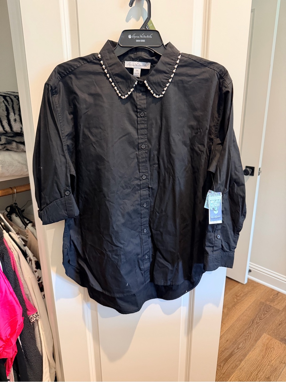 Gloria Vanderbilt Black Button-Down Shirt with Pearl-Trim Collar